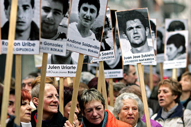 7. Januar 2006 in Bilbao: Tausende Demonstranten fordern Freihei...