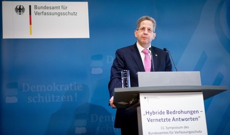 Können diese Augen lügen? Verfassungsschutz-Präsident Hans-Georg...
