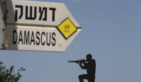 Ein Pappsoldat an einem ehemaligen israelischen Kontrollpunkt an...
