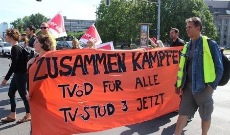 Am Mittwoch erneut gemeinsam auf der Straße: Klinikmitarbeiter u... Am Mittwoch erneut gemeinsam auf der Straße: Klinikmitarbeiter u...