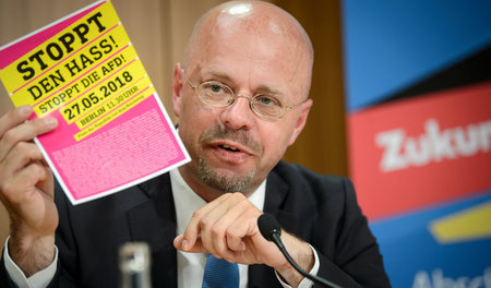 Andreas Kalbitz (AfD) erklärte am Mittwoch, die Polizei werde di...