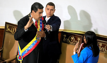 Venezuelas wiedergewählter Präsident Nicolás Maduro legt am Donn...