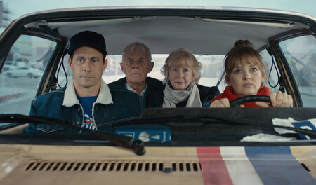 Es gibt Schlimmeres als Langeweile: Hans (l.v., Marc Hosemann) u...