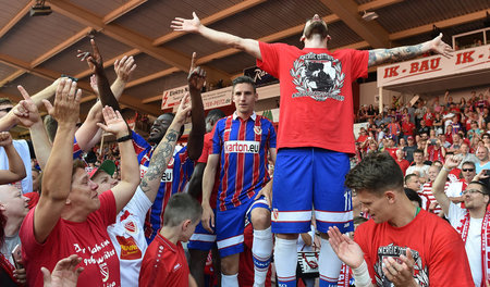 »Die Ostalgieklassiker können kommen«: Aufstiegsfeiern im Stadio...