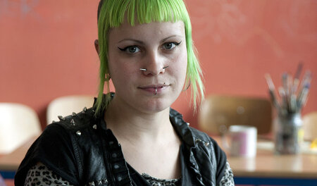 Zurück auf die Schulbank – Punkerin Lena: »Berlin Rebel High Sch...