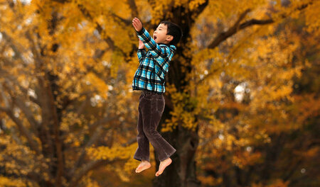 Herr Kato verkörpert er für einen Nachmittag den liebevollen Opa...