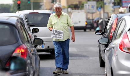 Unter dem Euro-Regime stagniert die italienische Wirtschaft seit...