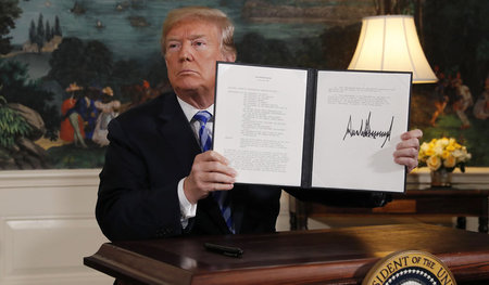 US-Präsident verkündet den Austritt aus dem Wiener Abkommen (Was...