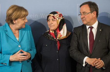 Bundeskanzlerin Angela Merkel und NRW-Ministerpräsident Armin La...