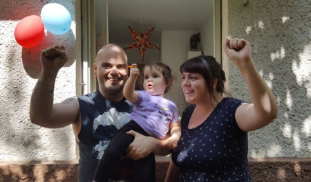 Der Kampf geht weiter: Adriana Rossi mit Mann und Kind