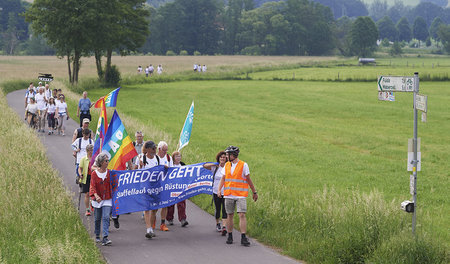 Der Staffellauf führt die Rüstungskritiker quer durch die Bundes...