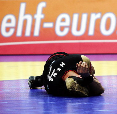 EM? Da leg ich mich doch lieber hin: Pascal Hens im Halbfinale a... EM? Da leg ich mich doch lieber hin: Pascal Hens im Halbfinale a...