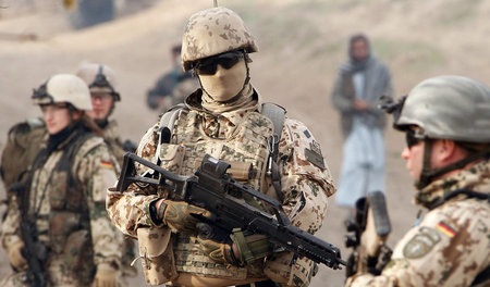 Egal, wer am Ende schießt: Soldaten töten