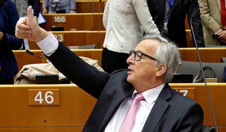 Daumen hoch für die Bundeskanzlerin: EU-Kommissionspräsident Jea...