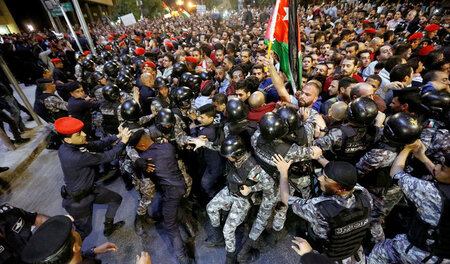 Die arabische Straße verschafft sich Gehört: Am Sonntag fanden i... Die arabische Straße verschafft sich Gehört: Am Sonntag fanden i...
