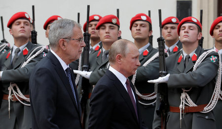 Militärischer Empfang: Der österreichische Präsident Alexander V... Militärischer Empfang: Der österreichische Präsident Alexander V...