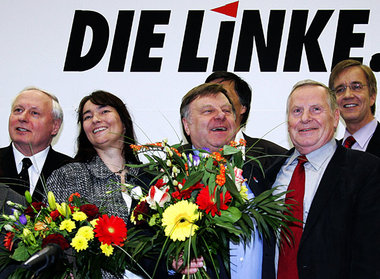 Jubel bei Die Linke am Montag (v.l.n.r.): Oskar Lafontaine, Tina... Jubel bei Die Linke am Montag (v.l.n.r.): Oskar Lafontaine, Tina...