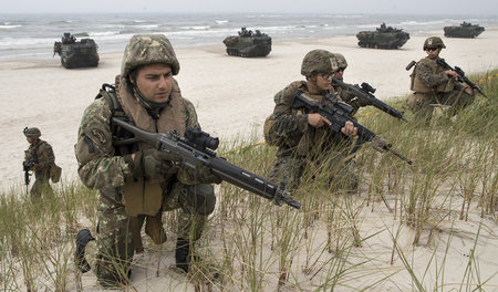 Landung an der Ostseeküste: US-Marines üben in Litauen den Angri... Landung an der Ostseeküste: US-Marines üben in Litauen den Angri...