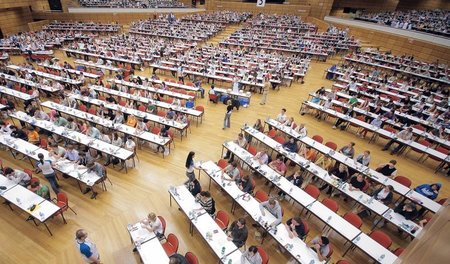 Volle Ränge im Austria Center der Universität Wien