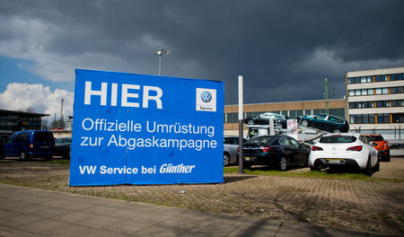Hier entlang zur Nachrüstung: Partnerwerkstatt von Volkswagen in... Hier entlang zur Nachrüstung: Partnerwerkstatt von Volkswagen in...