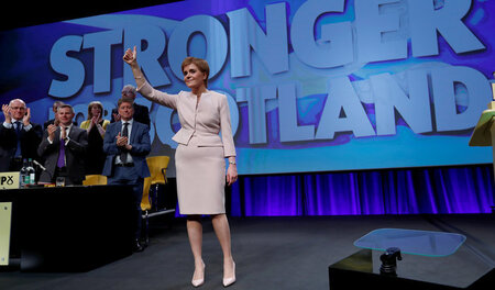 Beliebte bei den Wählern: Die Vorsitzende der SNP, Nicola Sturge...