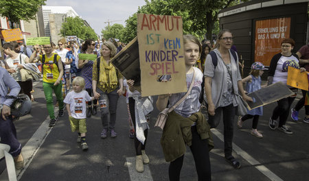 Armut ist kein Kinderspiel: die staatliche Praxis beim Kindergel... Armut ist kein Kinderspiel: die staatliche Praxis beim Kindergel...