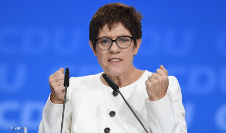 Hoher Personalaufwand durch Betreuung von Facebook-Profilen: Ann... Hoher Personalaufwand durch Betreuung von Facebook-Profilen: Ann...