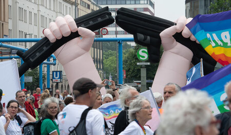 Kriegsgegner protestierten kürzlich mit einen Staffellauf im gan...