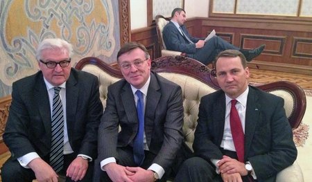 Im Februar 2014 handelten die Außenminister der BRD, der Ukraine...