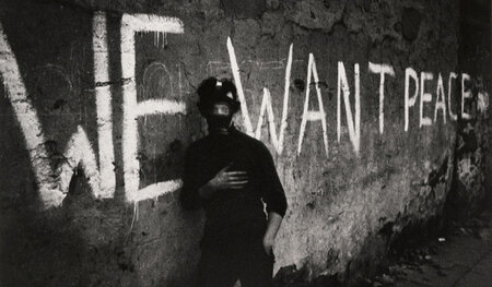 We want peace – Bild aus Nordirland 1969 von Hanns-Jörg Anders, ...