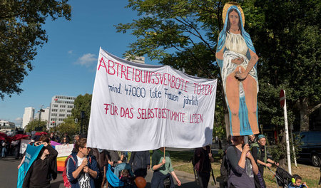 Wie hier in Berlin vergangenen September, so wollen Feministinne... Wie hier in Berlin vergangenen September, so wollen Feministinne...