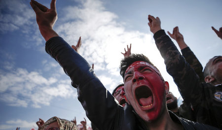 Anhänger der Partei der Nationalistischen Bewegung bei einer Ver...