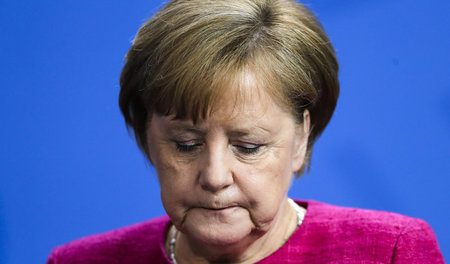 Augen zu und durch, lautet die Wirtschaftsstrategie der Kanzleri...