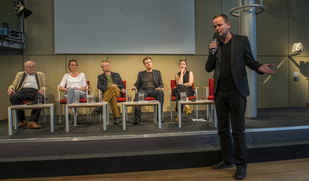 Altes Übel Sozialdemokratie: Ob Berlins Kultursenator Klaus Lede... Altes Übel Sozialdemokratie: Ob Berlins Kultursenator Klaus Lede...