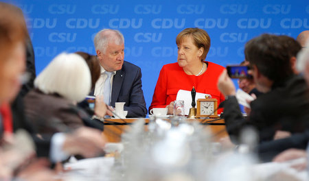 Seehofer und Merkel sind geübt darin, sich erst zu streiten und ... Seehofer und Merkel sind geübt darin, sich erst zu streiten und ...