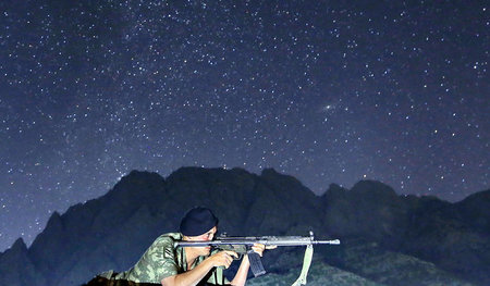 Ein türkischer Soldat nahe Yüksekova in der Provinz Hakkari im S...