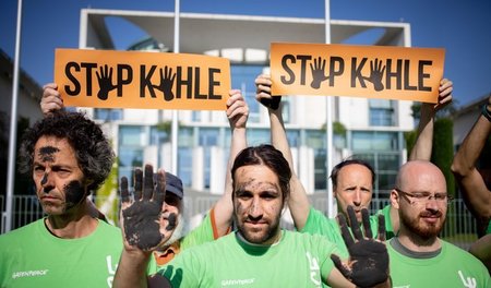 Demo für den Kohleausstieg vor dem Kanzleramt in Berlin, 30. Mai...
