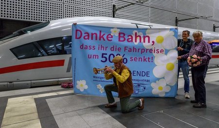 Leider nur ein Bluff: Aktionstag am Dienstag am Berliner Hauptba... Leider nur ein Bluff: Aktionstag am Dienstag am Berliner Hauptba...