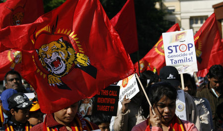Schweigeminute von pro-tamilischen Demonstranten vor dem UN-Haup...