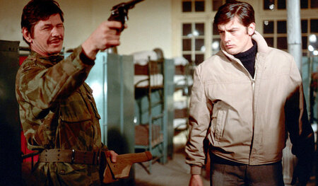 Der Arzt Dino (Alain Delon) hat kein Interesse, sich nach dem Kr...
