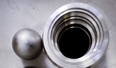 2011 im Mittelpunkt der »Atomkugelaffäre«: Brennelementkugel im ...