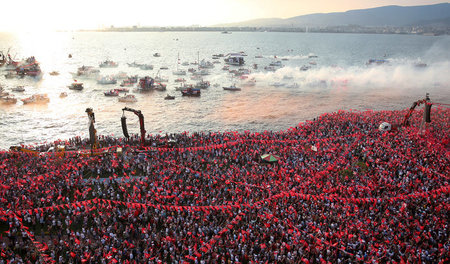 Opposition mobilisiert Massen: Drei Millionen Menschen haben nac...