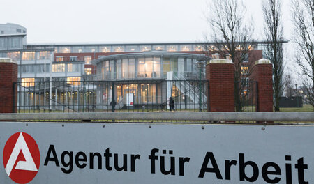 Agentur mit Überschüssen: Sparsam gegenüber »Kunden«, großzügig ...