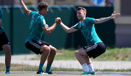 Bedenkliche Kollektivpsychose: Thomas Müller (l.) und Marco Reus...