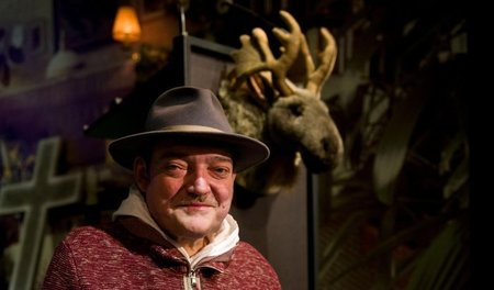 Der Mann, der durchs Fenster sprang: Wiglaf Droste, jetzt mit El... Der Mann, der durchs Fenster sprang: Wiglaf Droste, jetzt mit El...
