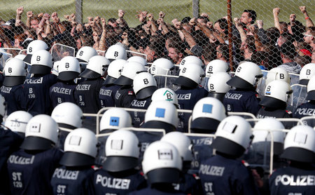 Martialische Machtdemonstration: Im Süden Österreichs hinderten ...