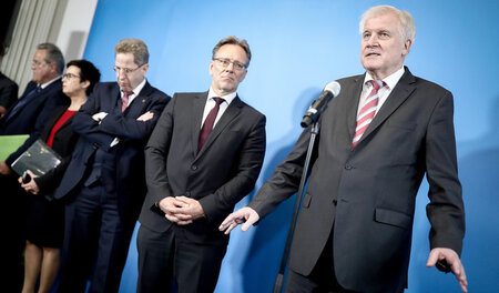 Der Apparat hat »seinen« Politiker gefunden: Bundesinnenminister... Der Apparat hat »seinen« Politiker gefunden: Bundesinnenminister...
