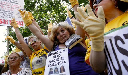 Proteste vor dem spanischen Gerichtshof am Dienstag in Madrid we...