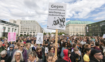 Seit langem Thema in Berlin: Kundgebung vor dem Brandenburger To... Seit langem Thema in Berlin: Kundgebung vor dem Brandenburger To...
