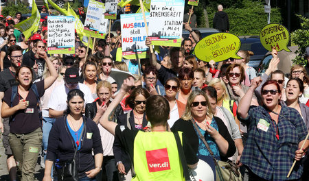 Unikliniken im Ausstand: Pflegerinnen und Pfleger beteiligten si... Unikliniken im Ausstand: Pflegerinnen und Pfleger beteiligten si...